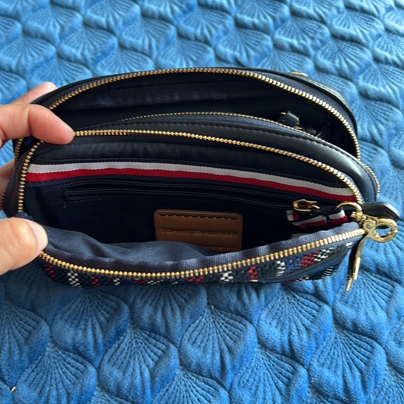 TOMMY HILFIGER BELT BAG WITH VERTICAL LINES - Picture 7 of 9